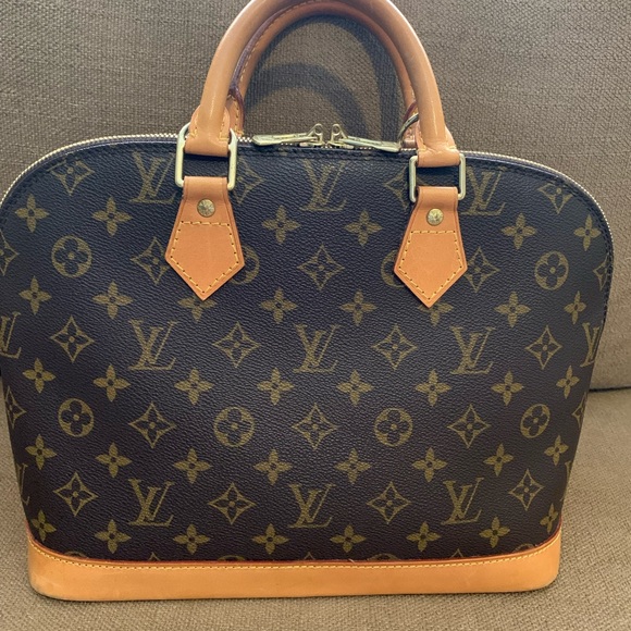Authentic Louis Vuitton Alma PM - Picture 1 of 14